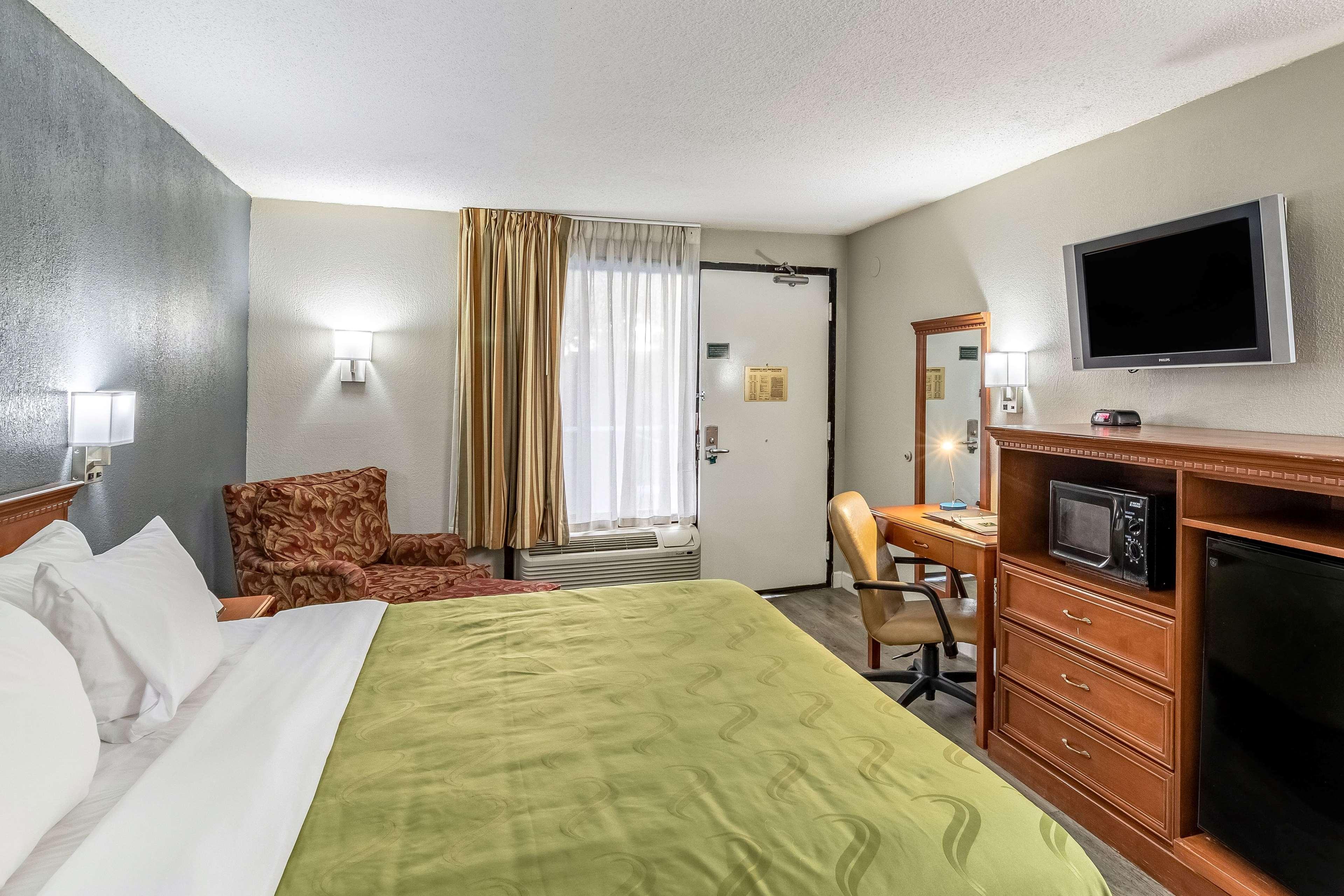 Baymont By Wyndham Wilmington Hotel Exterior photo