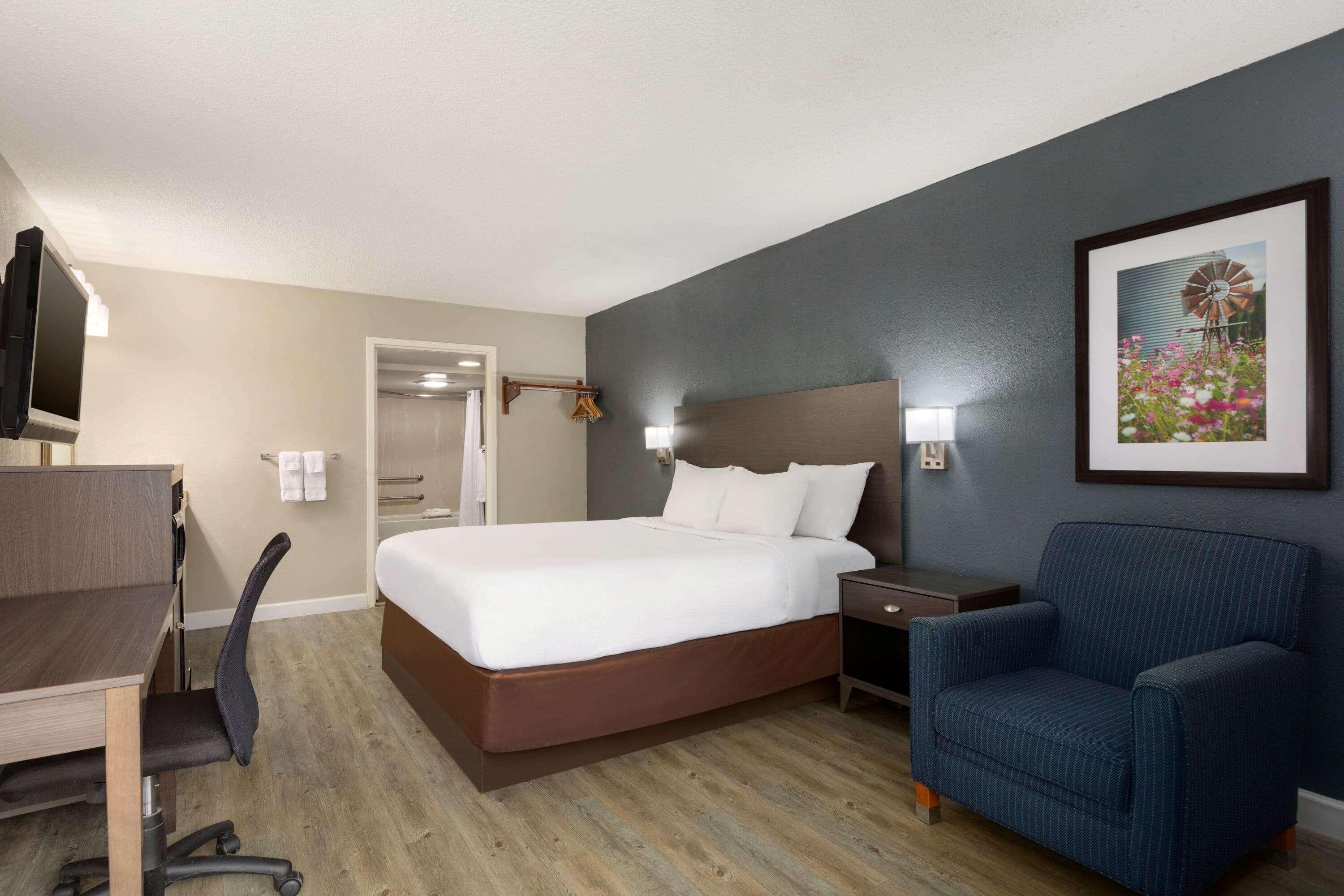 Baymont By Wyndham Wilmington Hotel Exterior photo