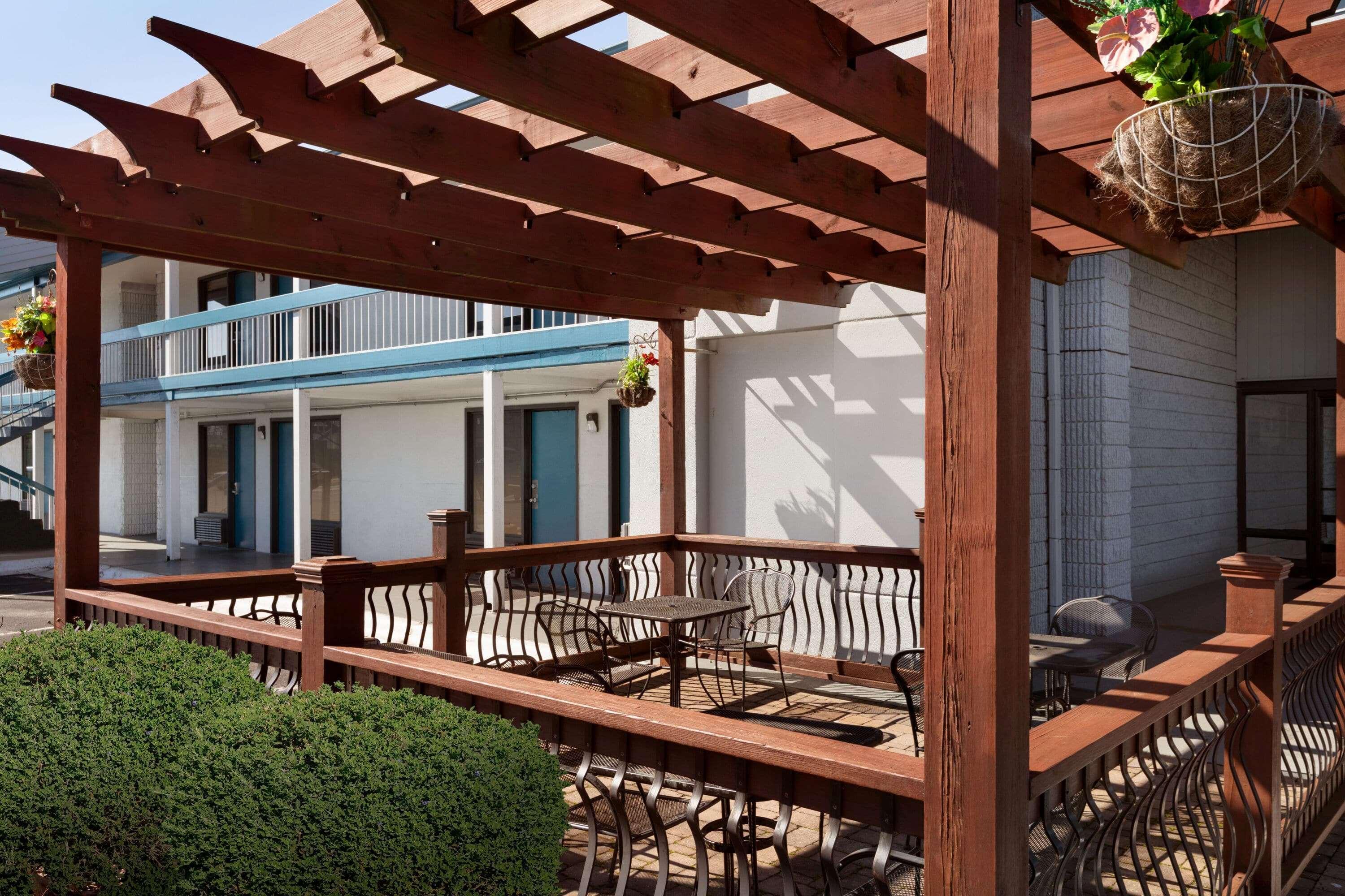 Baymont By Wyndham Wilmington Hotel Exterior photo