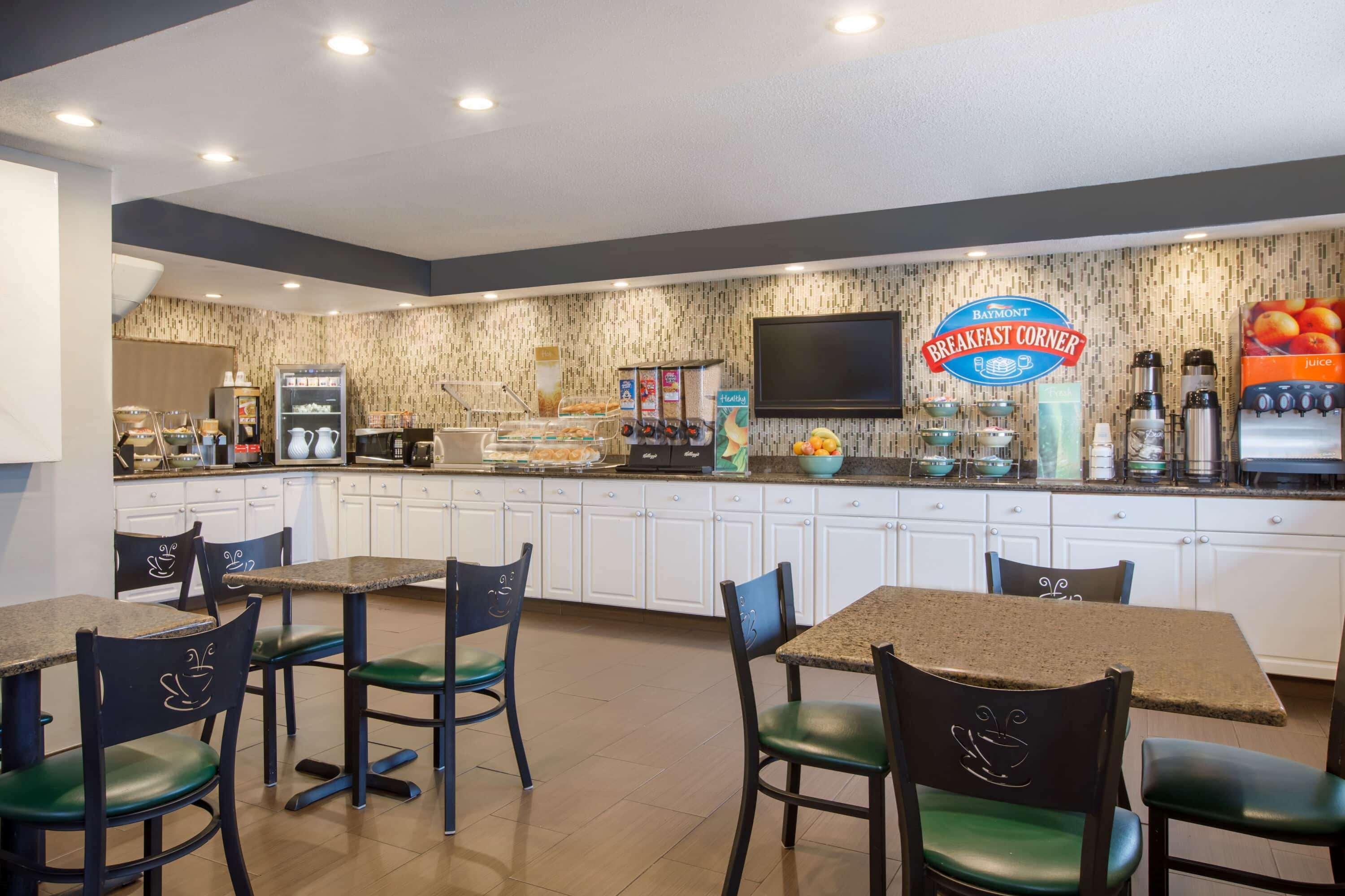 Baymont By Wyndham Wilmington Hotel Exterior photo