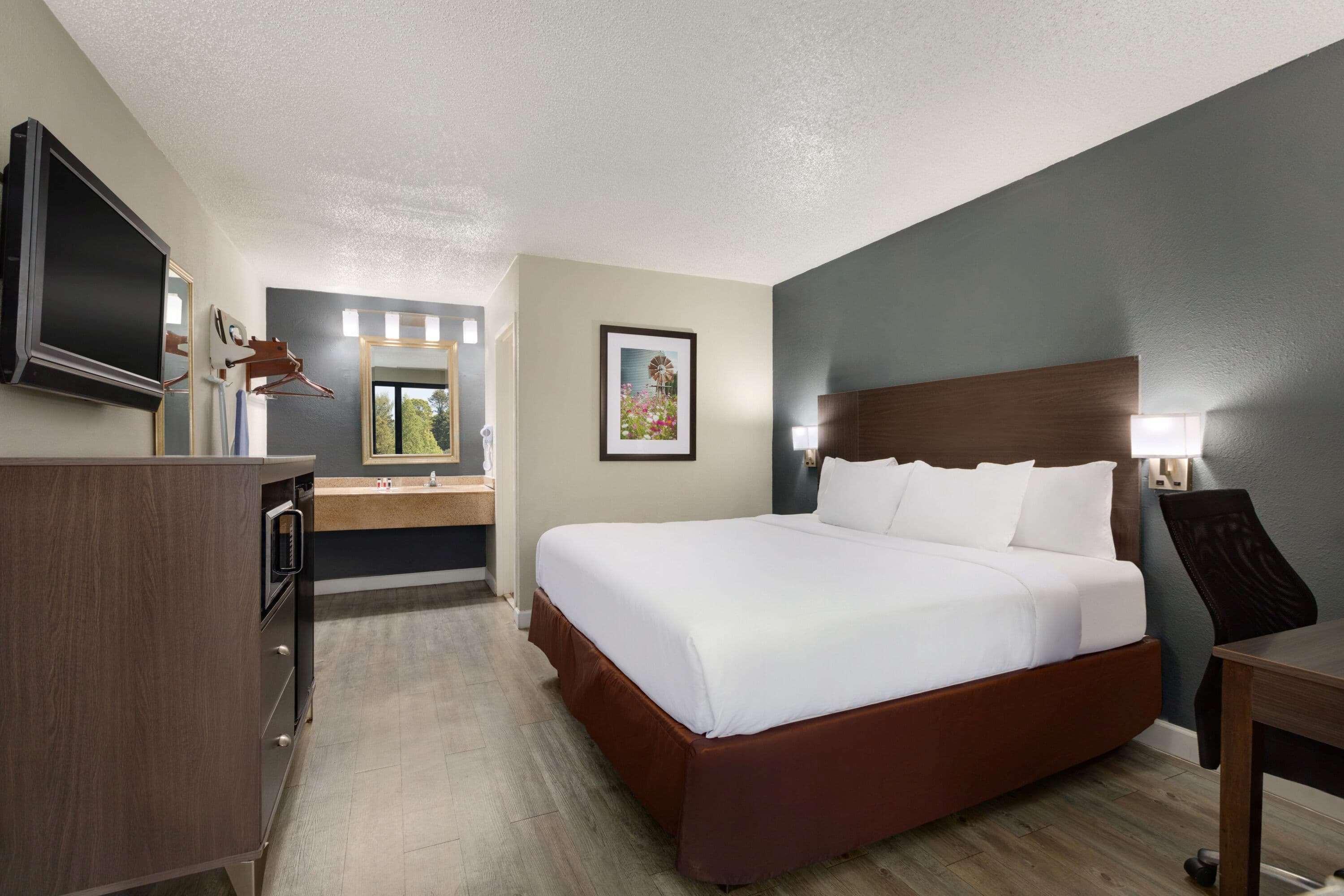 Baymont By Wyndham Wilmington Hotel Exterior photo