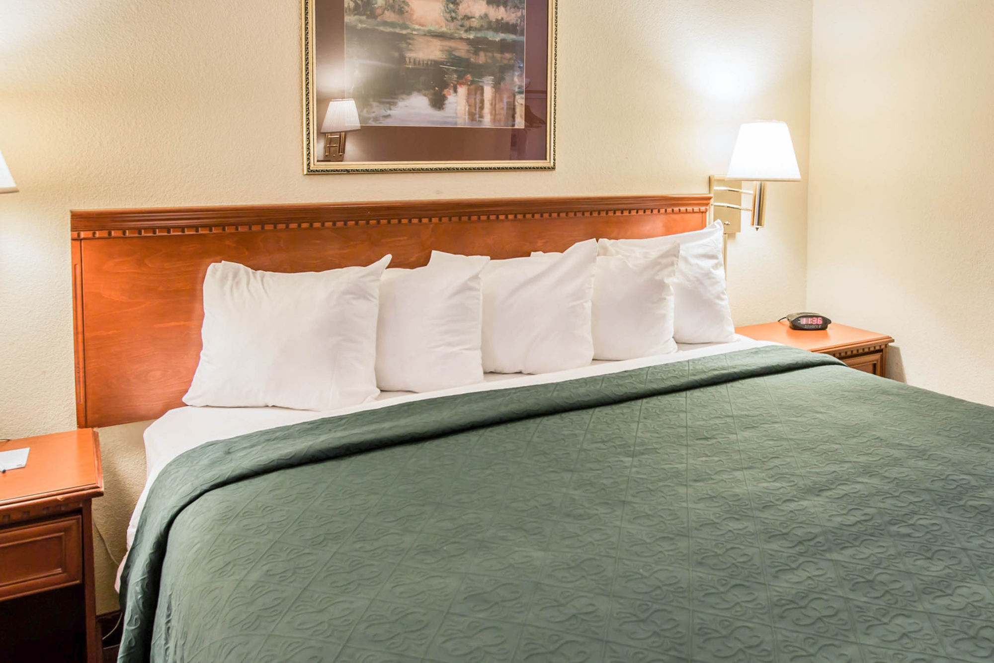 Baymont By Wyndham Wilmington Hotel Room photo