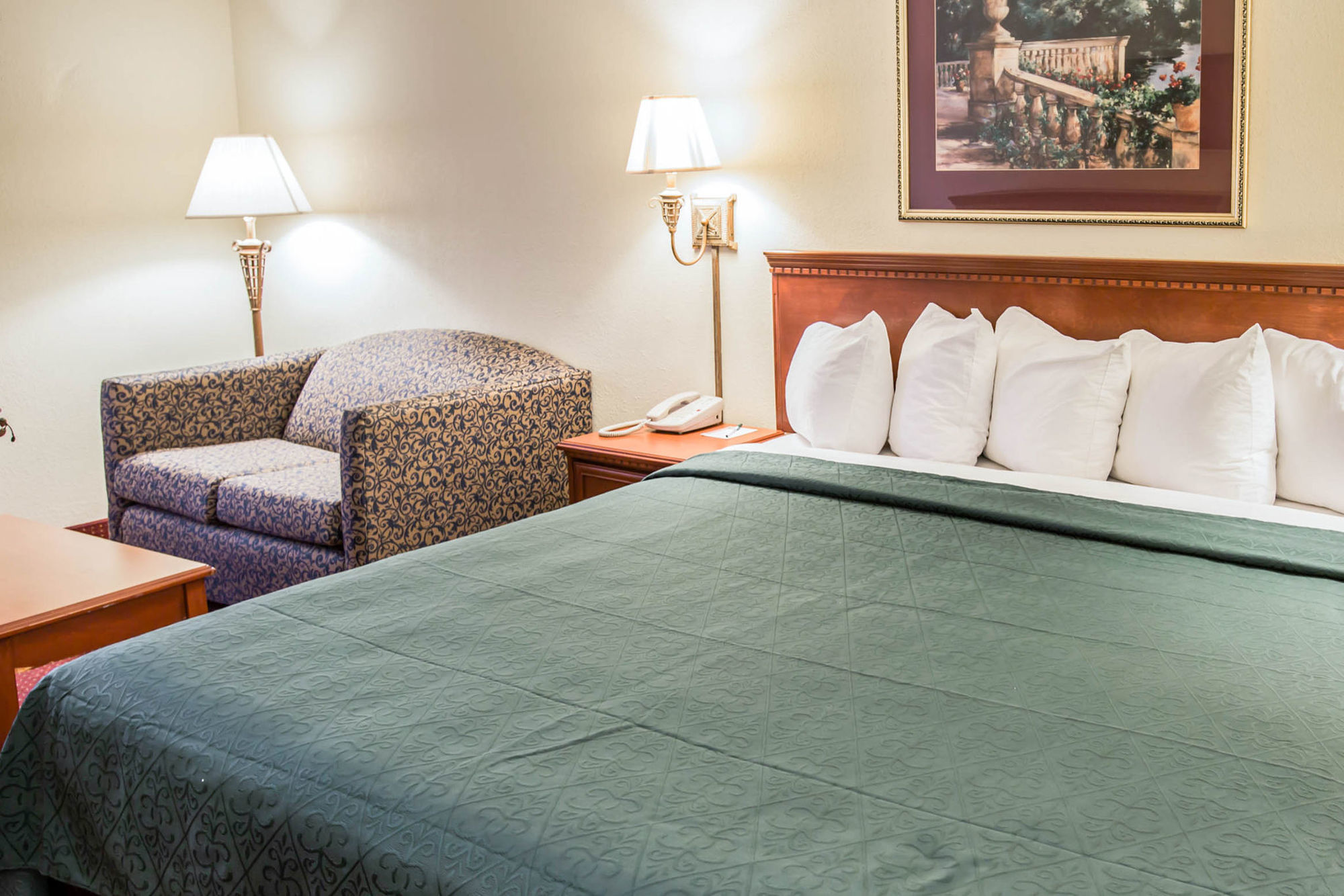 Baymont By Wyndham Wilmington Hotel Room photo